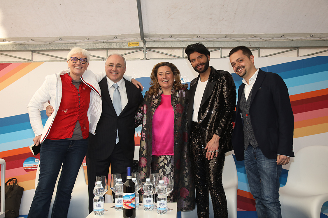 Festival della TV e dei Nuovi Media 2019_238.jpg - Real Time, la Tv delle meraviglie Un  racconto di storie e persone reali con contenuti attuali e uno stile innovativo in costante evoluzione,  ci porta con i suoi protagonisti nel mondo meraviglioso di due programmi divenuti ormai cult:  “Il Castello delle cerimonie” e “Il Salone delle Meraviglie”.Federico Lauri, Imma Polese, Gesualdo Vercio con Alessandra Comazzi.